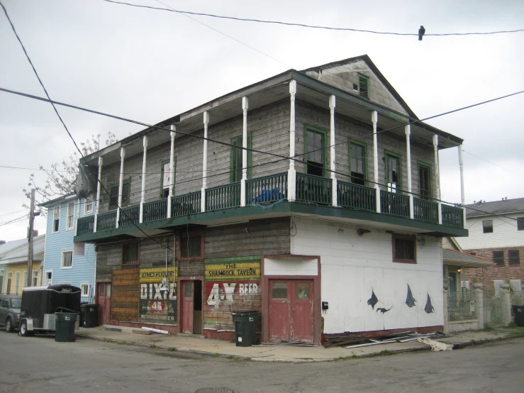 an old building with some big porchs near a street