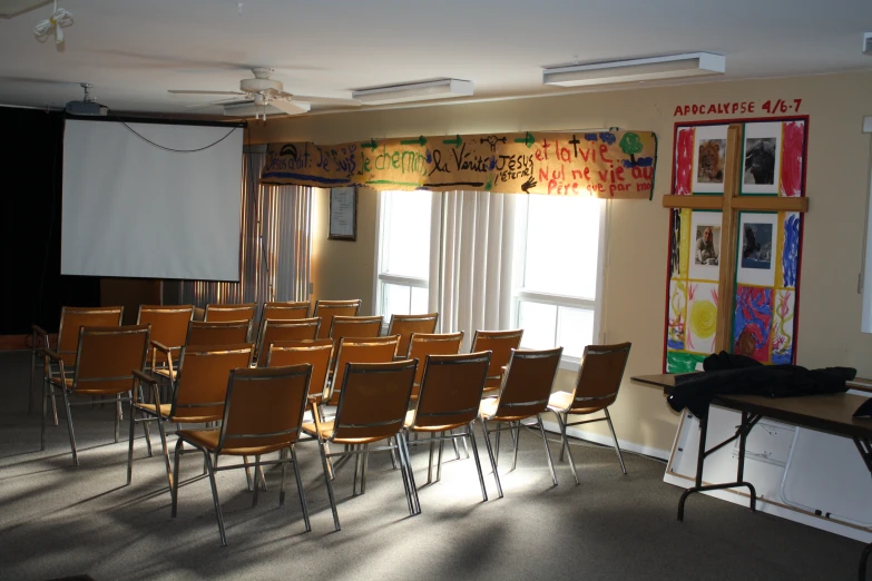 an empty classroom is shown with many chairs