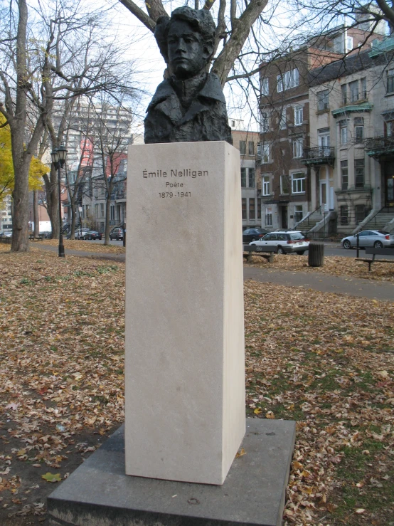 statue of the founder of the world bank, charles robinson