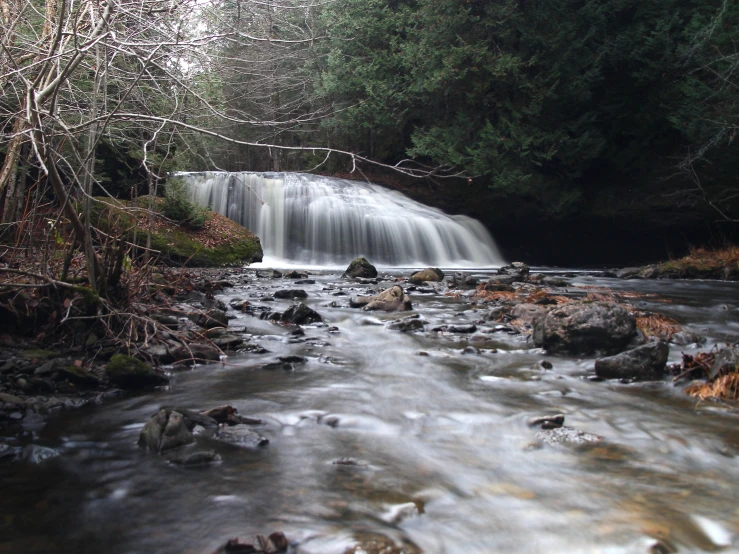 there is a waterfall that is next to the water