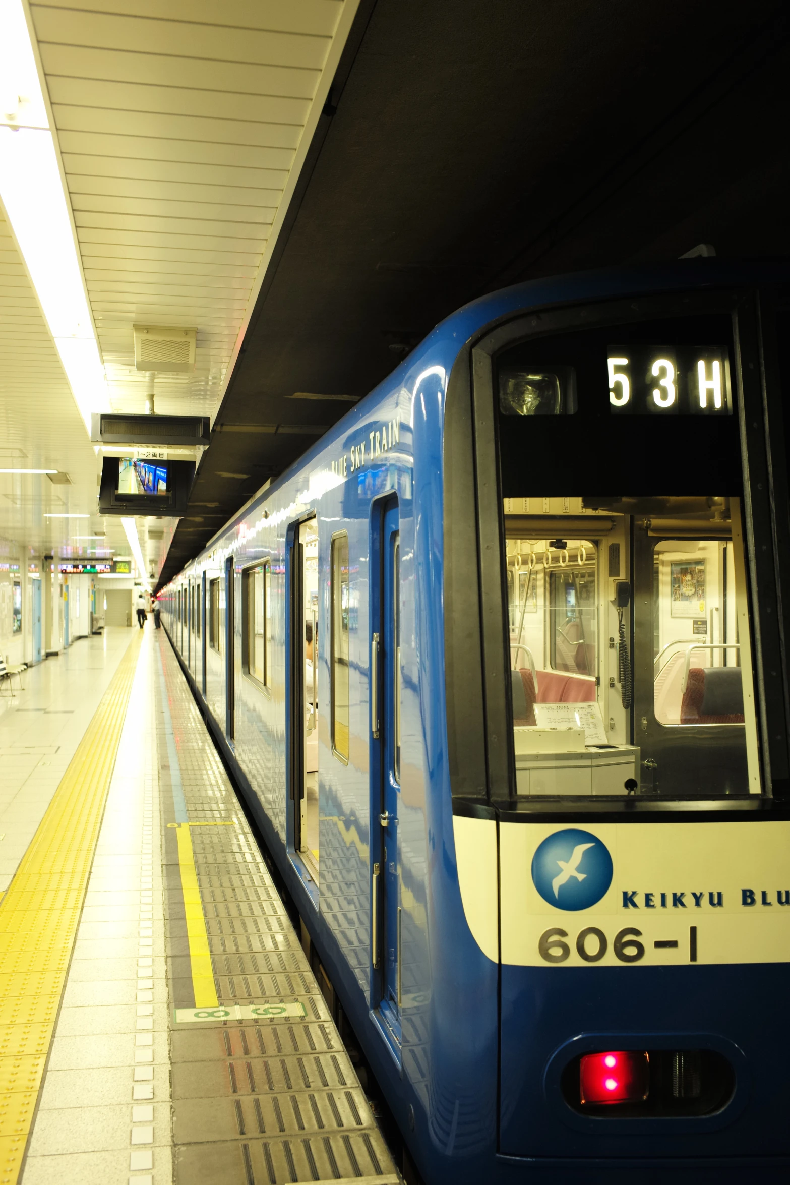 a train pulls into a train station in the early morning