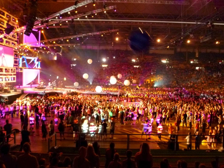 an indoor concert venue with a full view