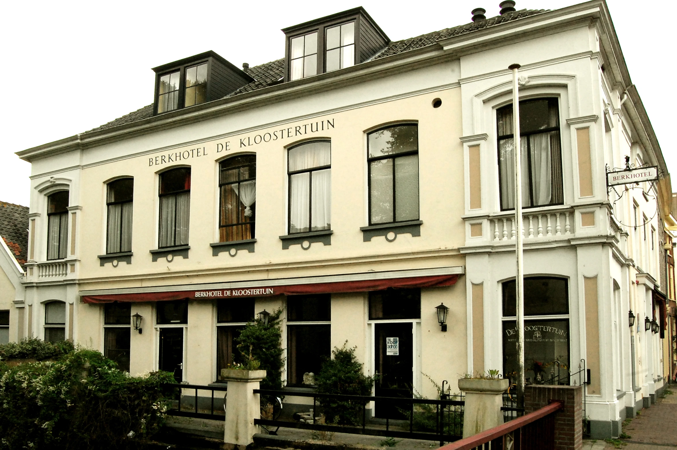 an ornately decorated building sits in the middle of town