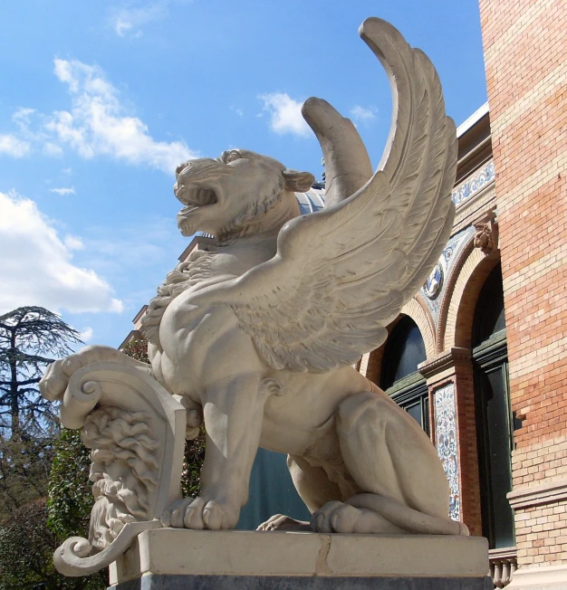 the statue is of an eagle holding a fish