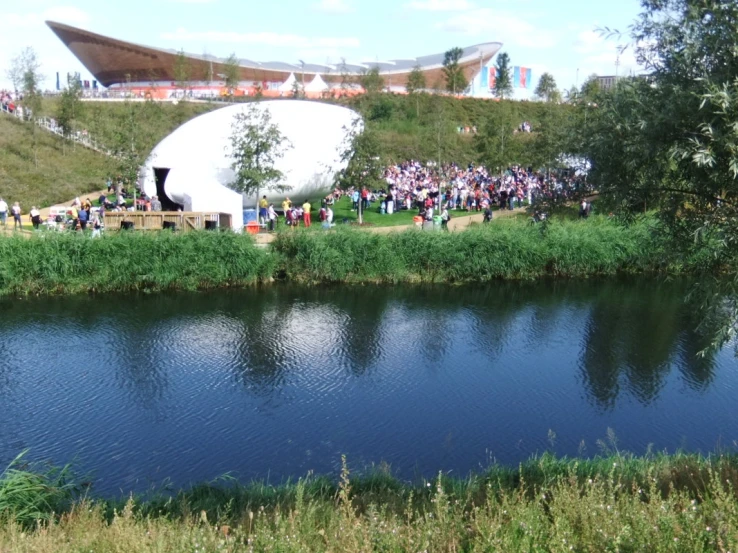 an image of a lake that is full of people