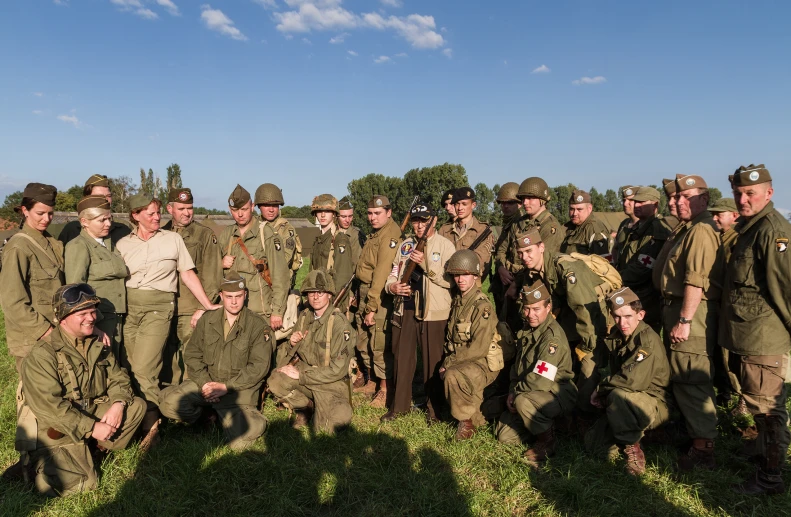 a group of soldiers pose for a pograph