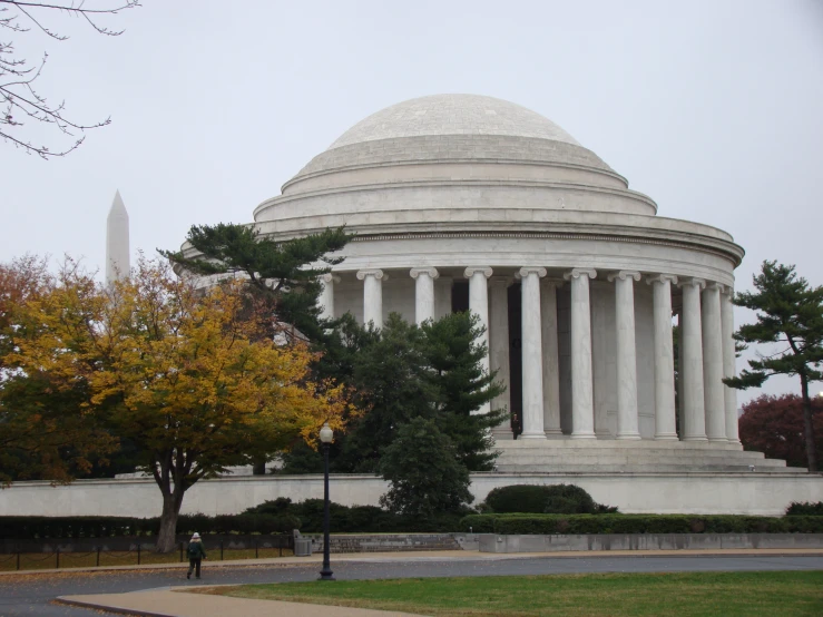 a view of a memorial and trees from the side