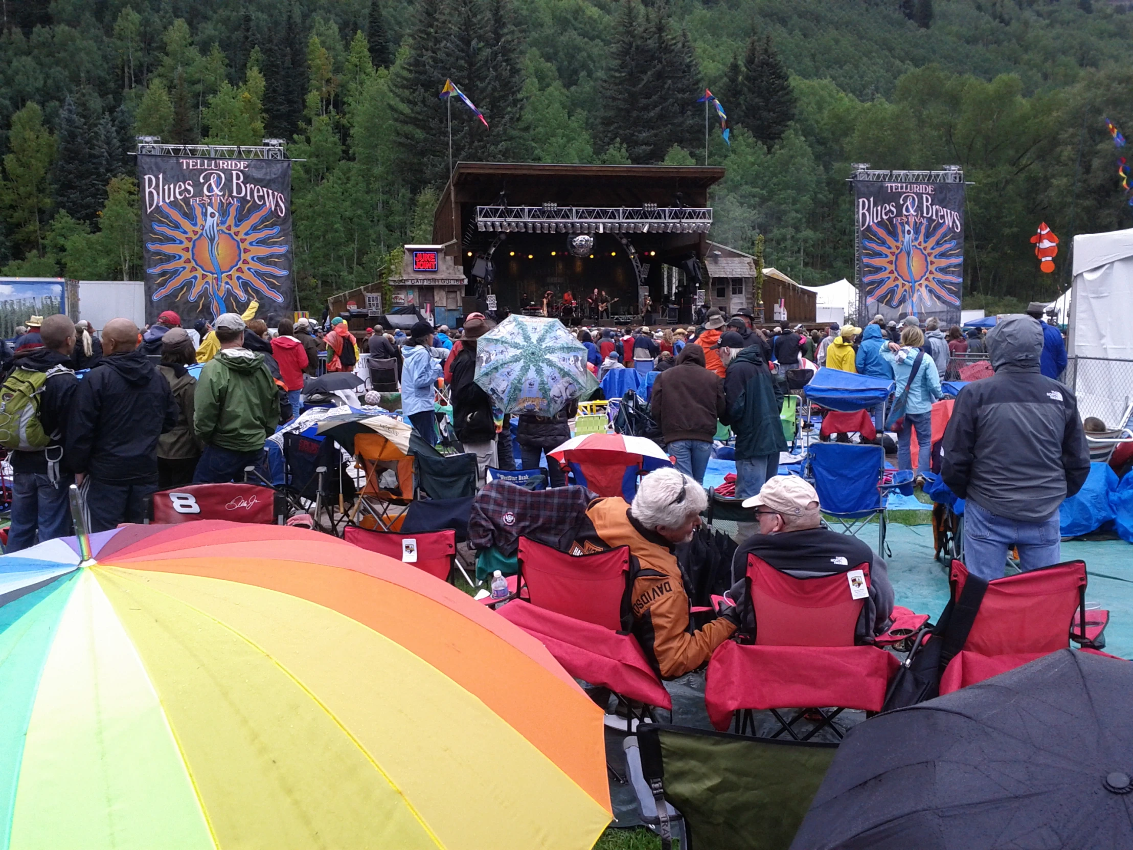 the people are gathered outside by the tent for the concert