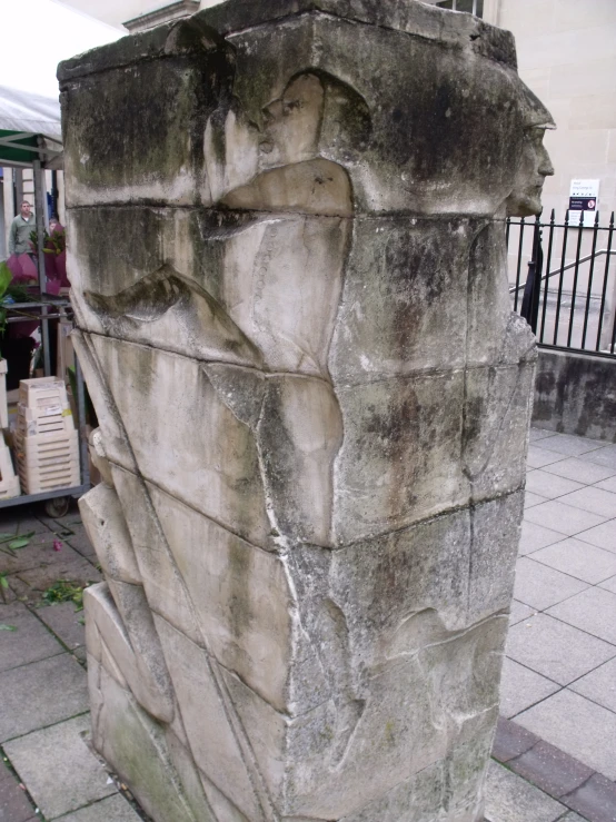 some kind of large stone structure on a sidewalk