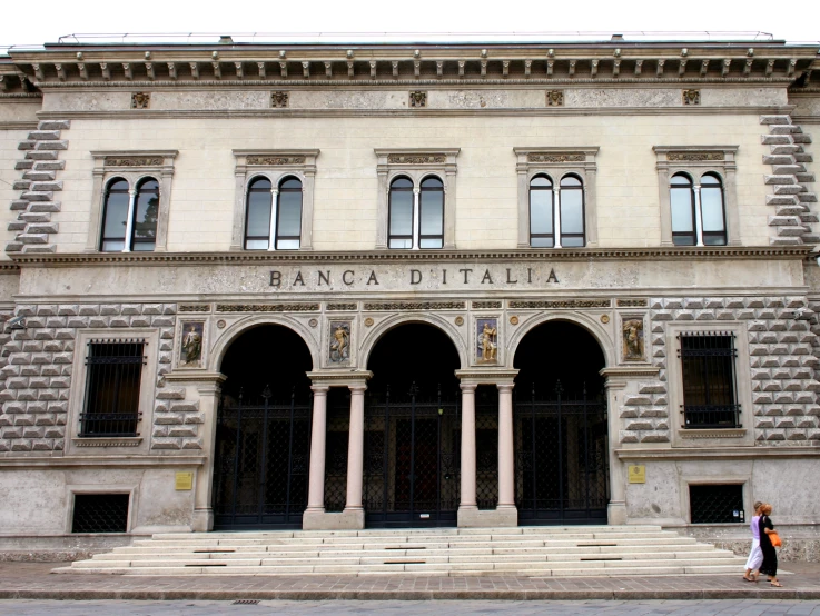 a building with columns and arches on it