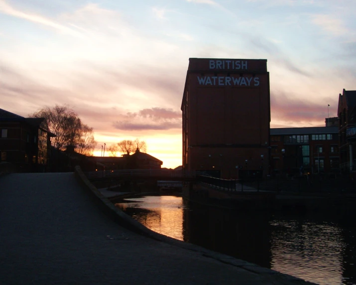 the sun is setting behind some buildings