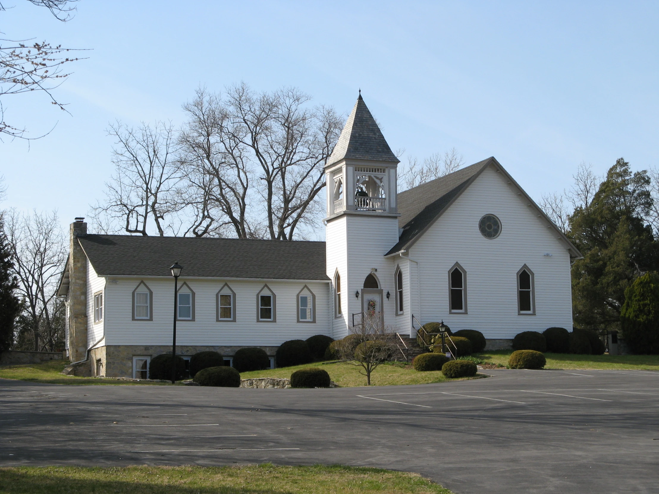 an image of a church on the street