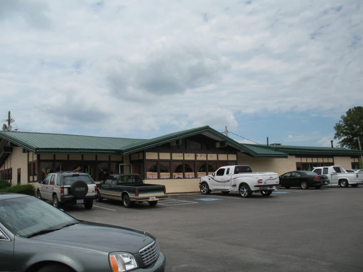 a parking lot full of cars near a building