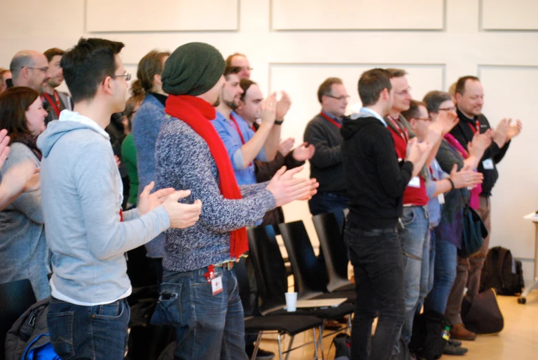 the audience applauding each other in prayer at a public event