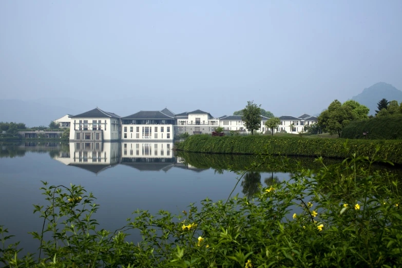 some large buildings are sitting on the lake