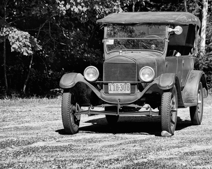 old, black and white pograph of an automobile