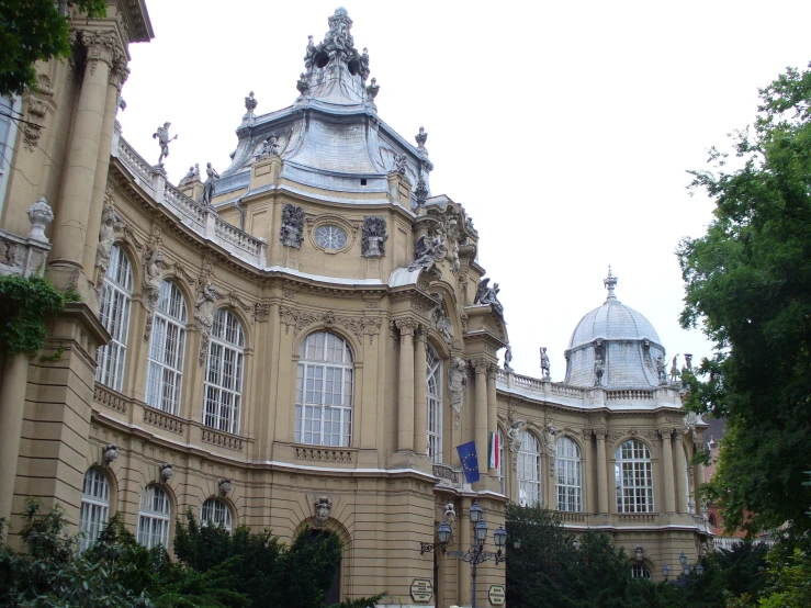 the dome on this building has many windows and is very large