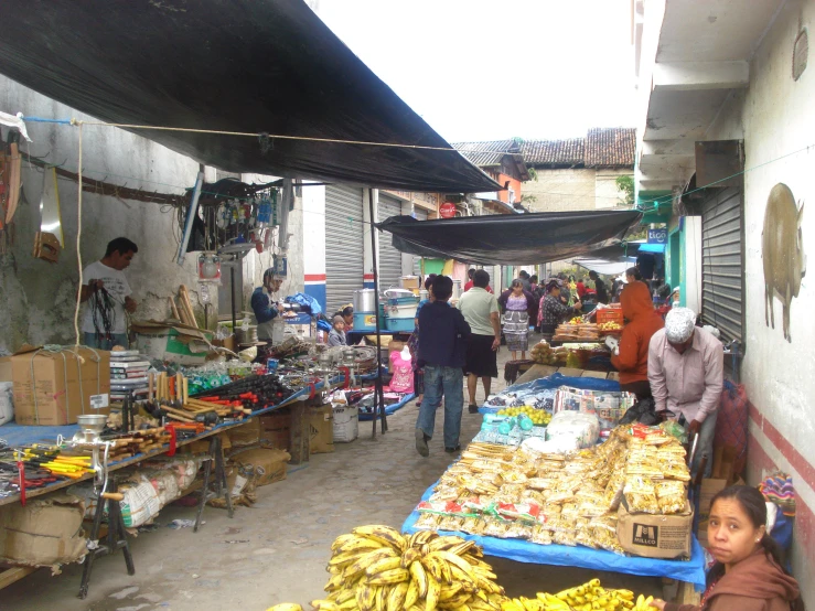 a market where people shop and buy food