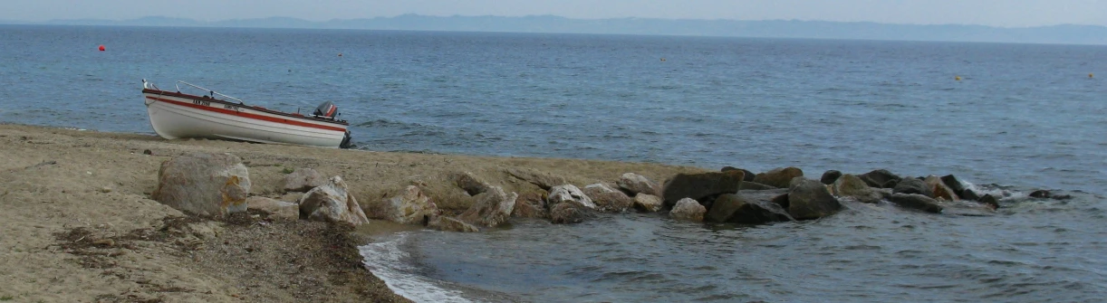 an image of a boat that is on the water