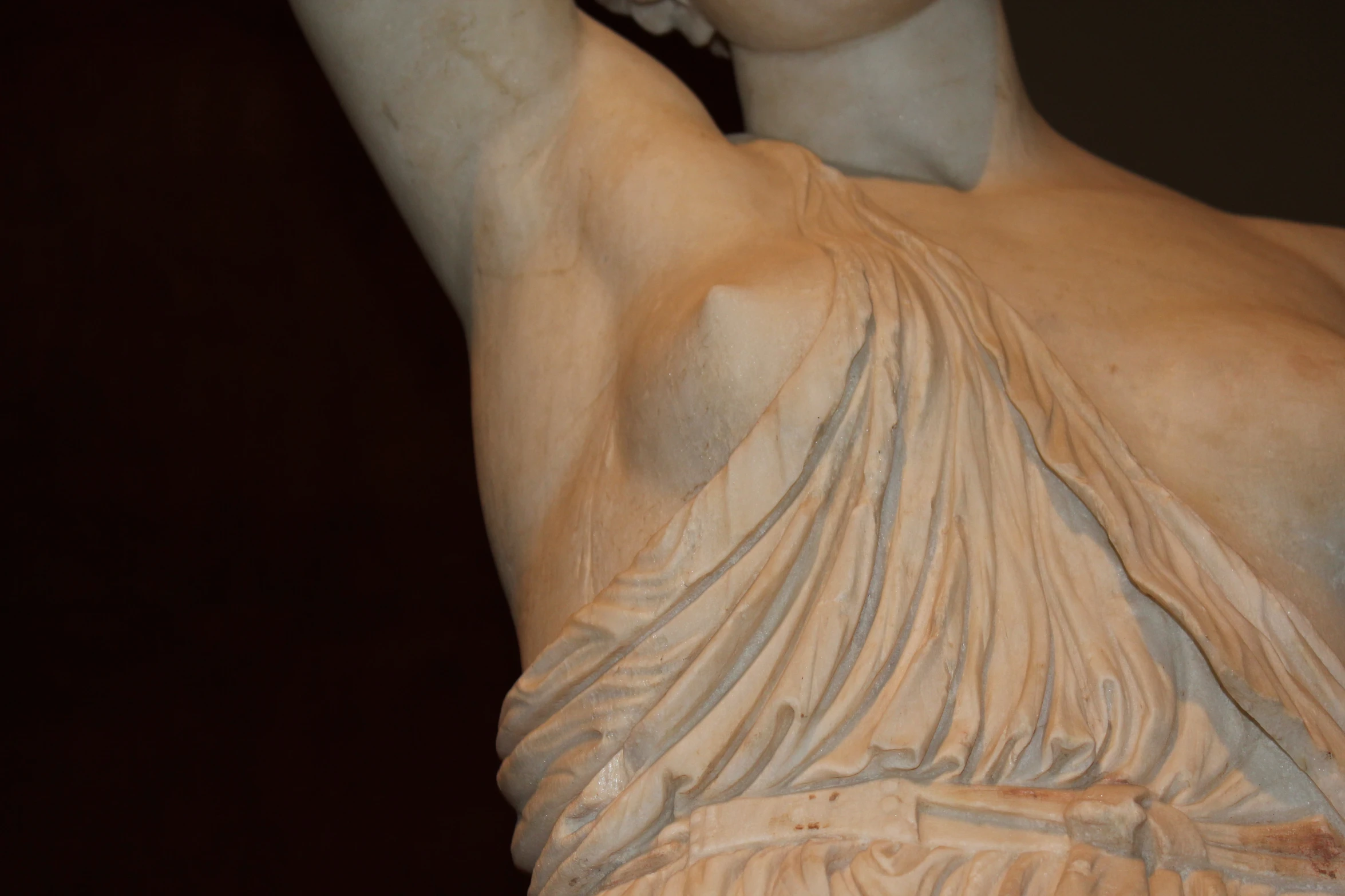 a statue of a woman with her arm in the air