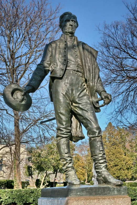 the statue is of a man wearing a top hat