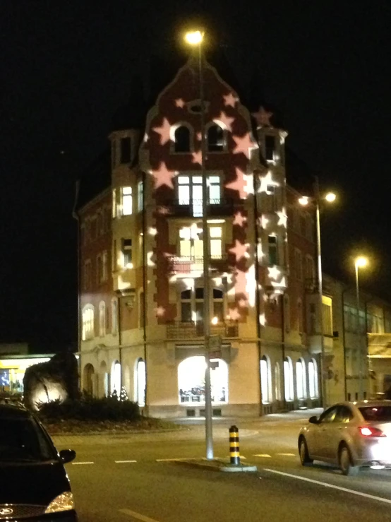 a large building with lots of windows on the front