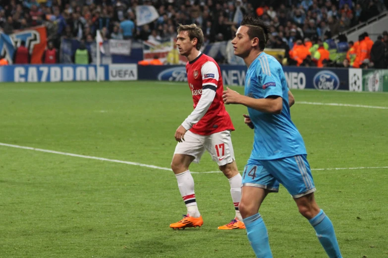 a soccer game with one of the teams going after the ball