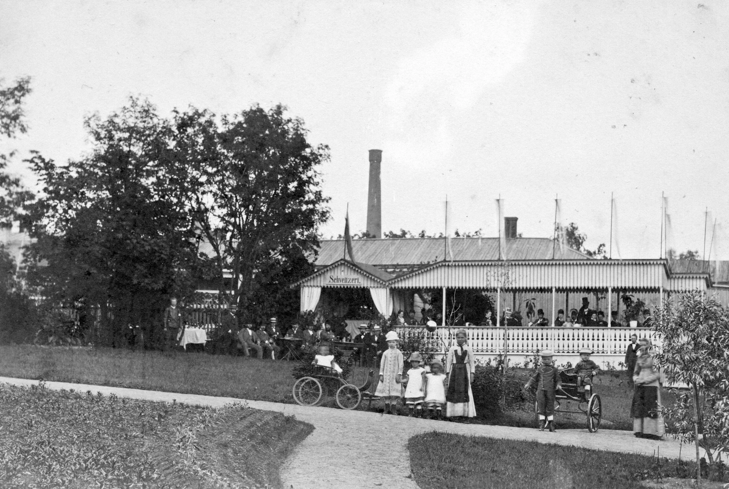 an old pograph of a family gathered in front of their house