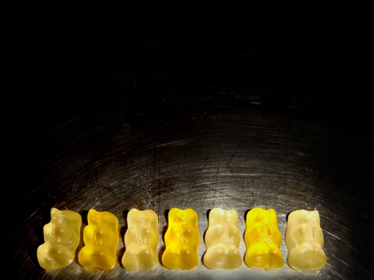 the oranges and jelly candy are arranged in a row