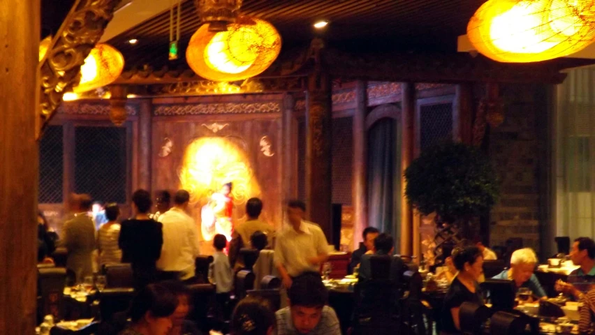 an image of a restaurant with many people eating