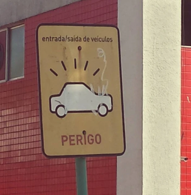 a yellow sign with the word peru written on it