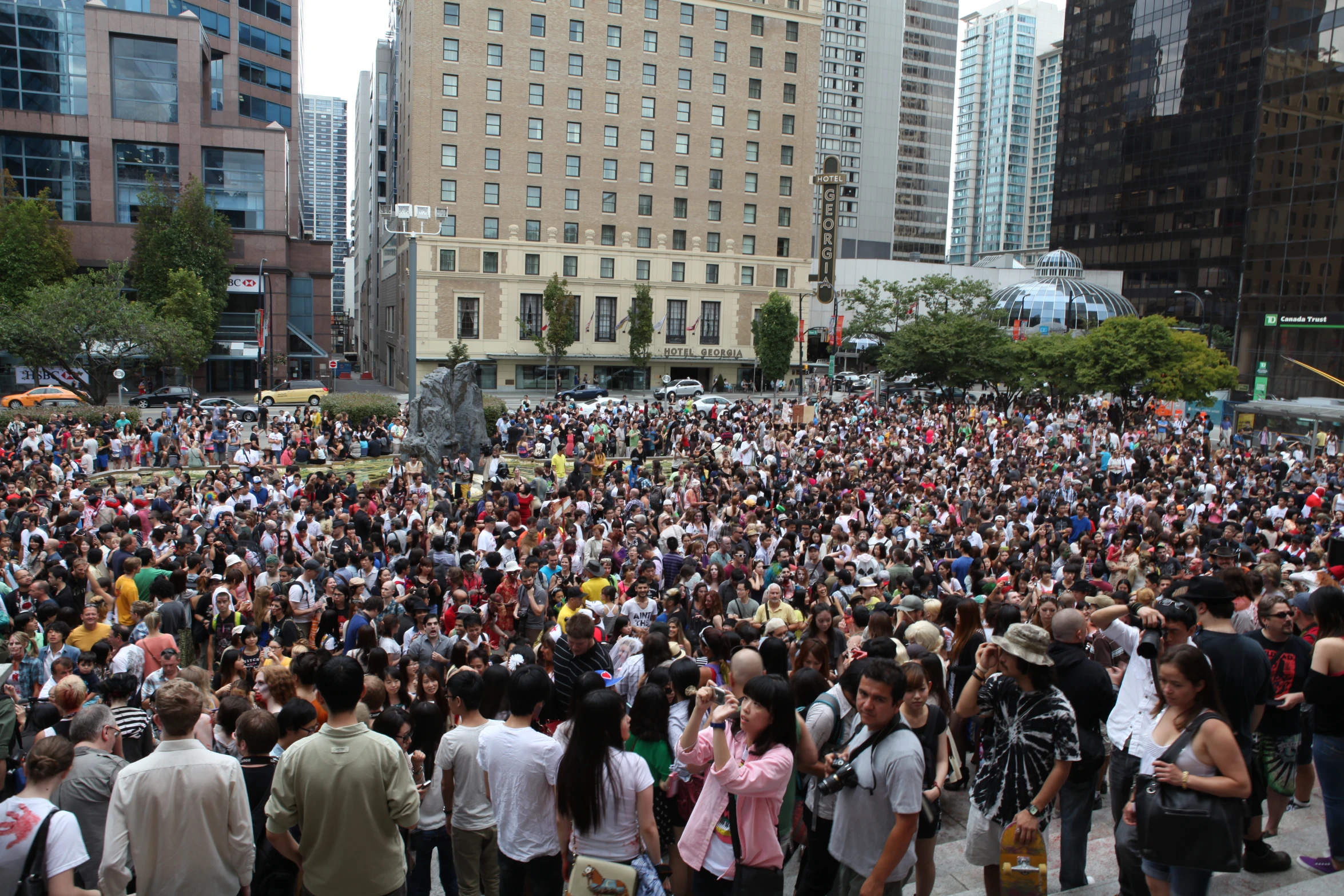 a crowd of people gathered in front of the building