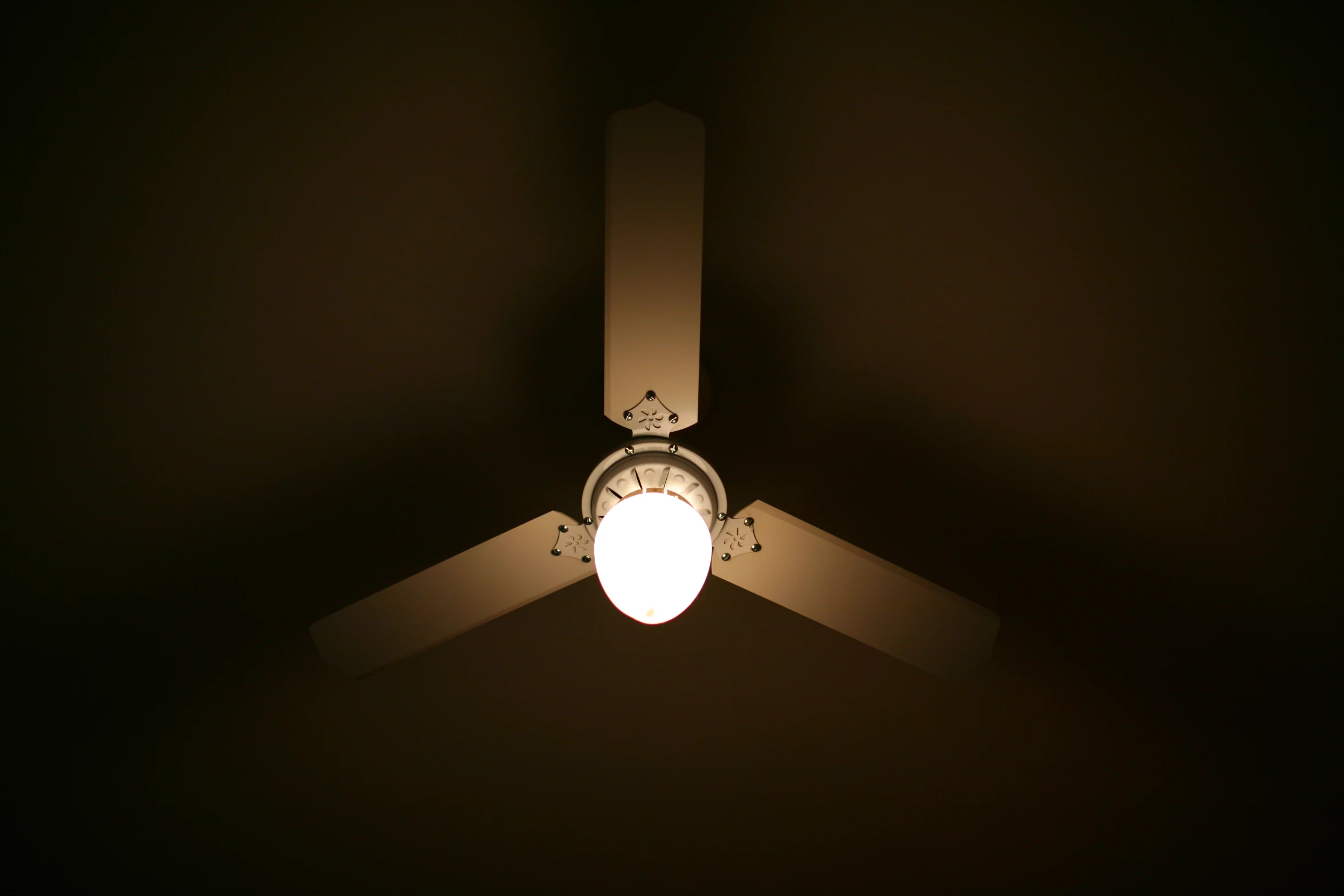 a ceiling fan in the middle of the room