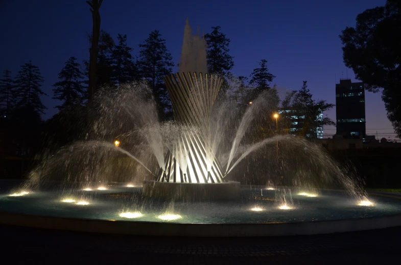 there are fountains that have lights on them