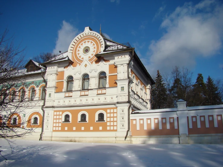 an old building is painted in brown and white