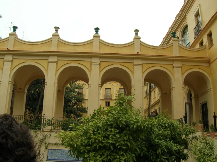 the building has arches around the windows