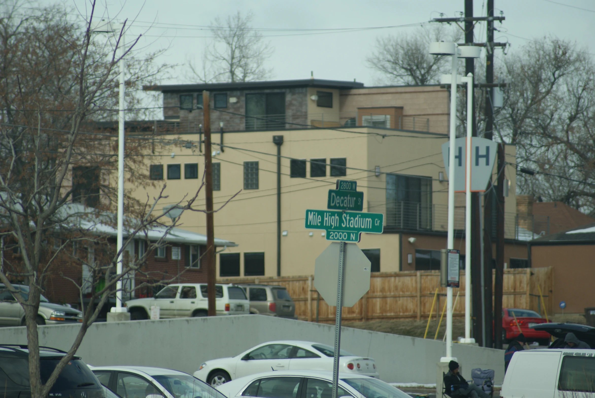 an intersection with several cars on a cloudy day