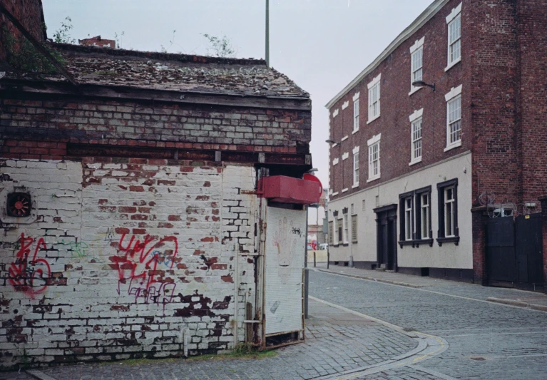 a building with graffiti on it is on a street corner