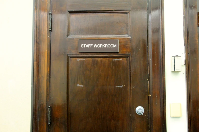 a wooden door with a plaque saying start workroom on it