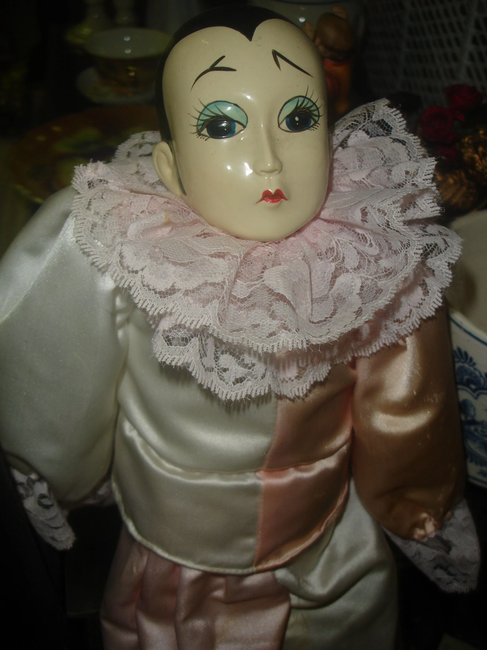 there is a doll with a bonnet in the po