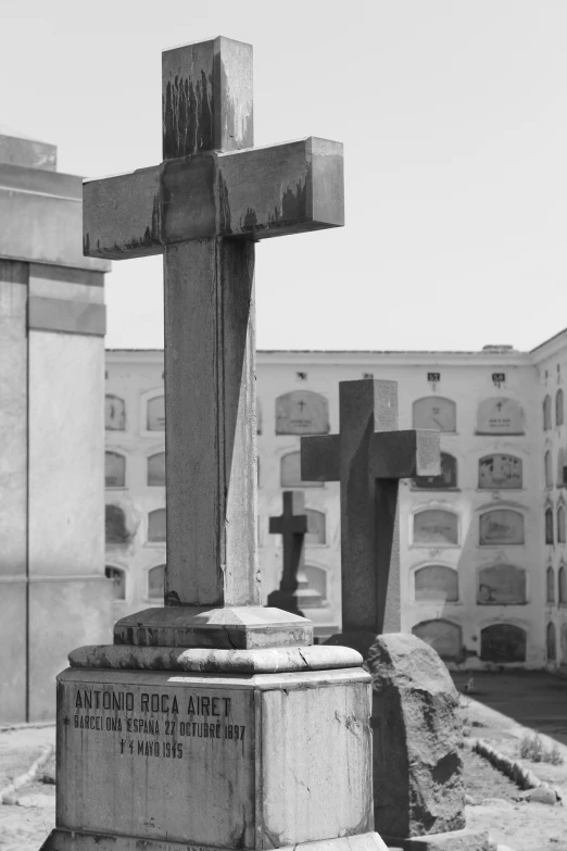 a memorial on a side walk next to a building