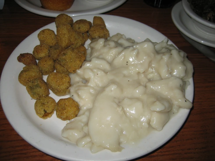 a plate with some tater tots and gravy on it
