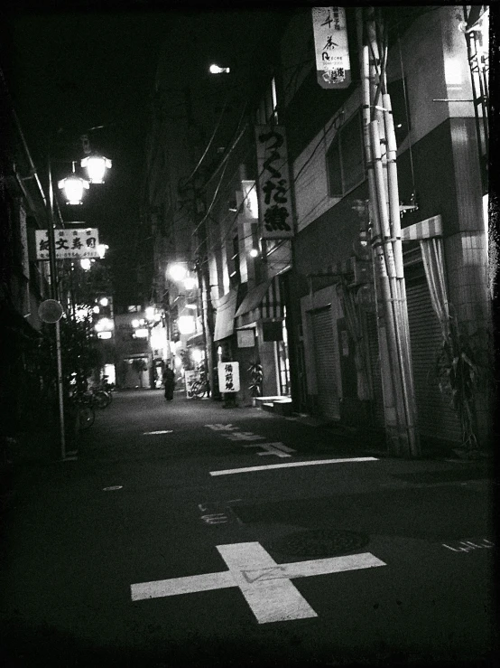 a person is walking along an alley way in the dark