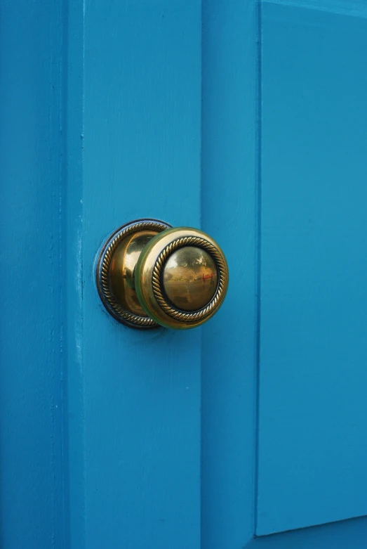 the door  on the blue door has been painted