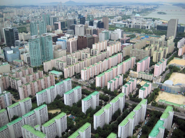 a very large city skyline with lots of tall buildings