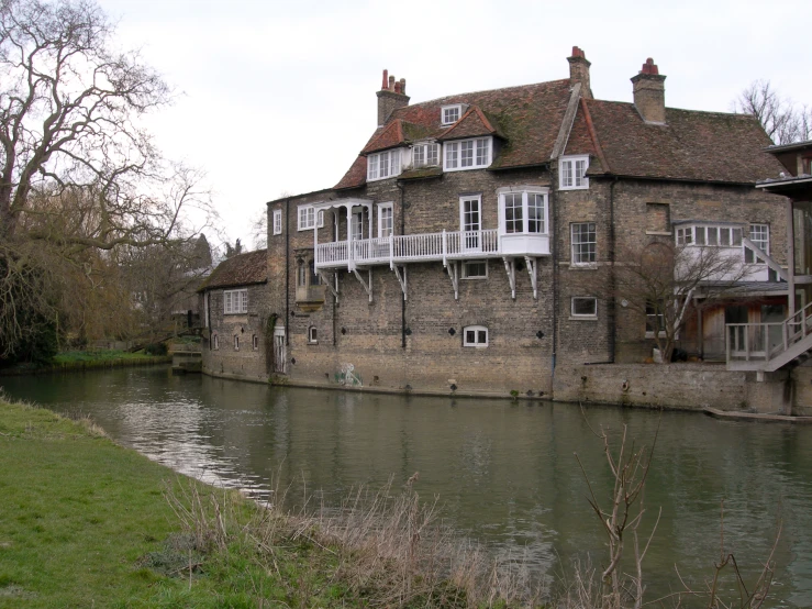 a building sitting on the side of a river