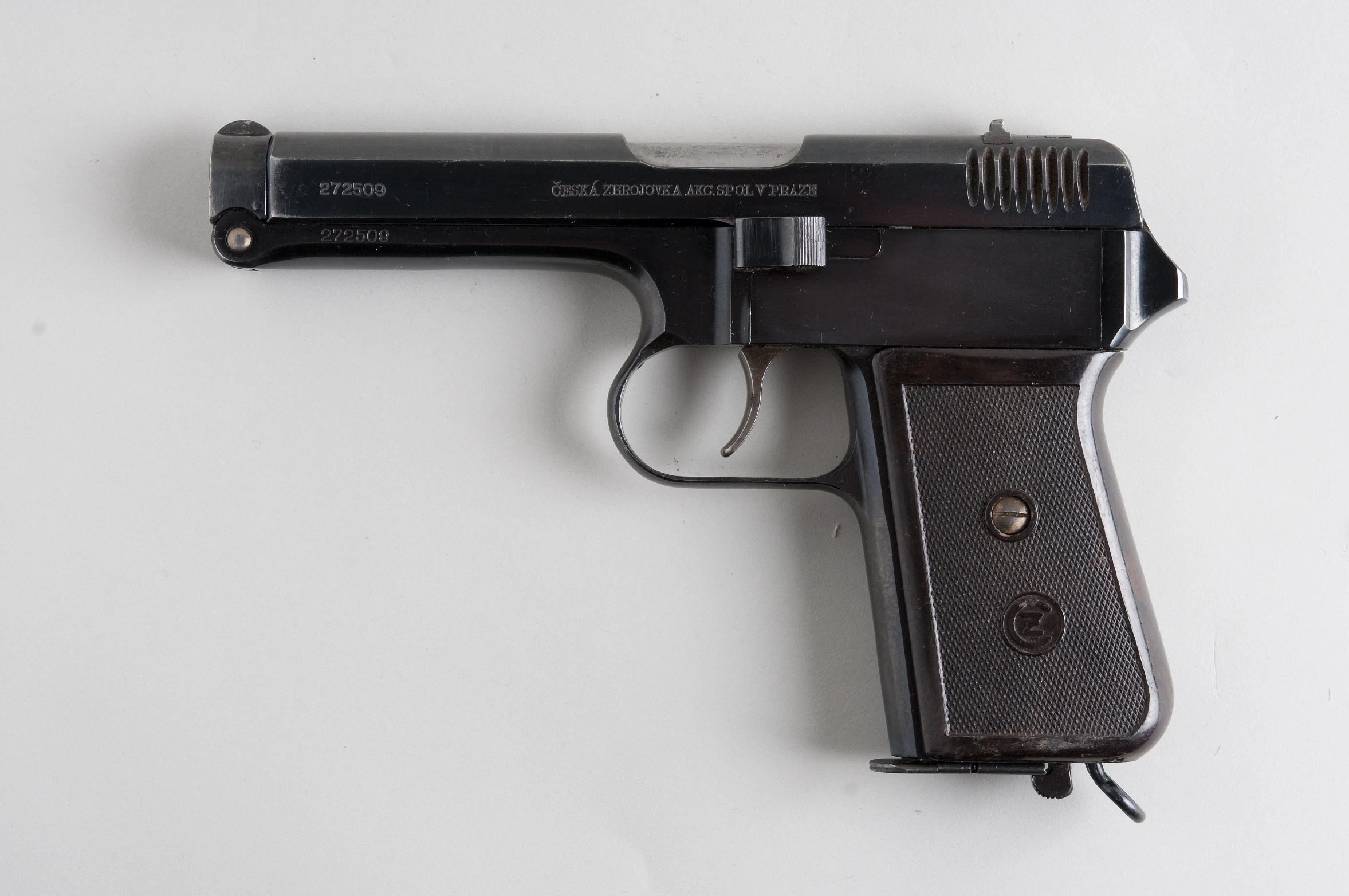 a black 1911 pistol, with the marked no 32
