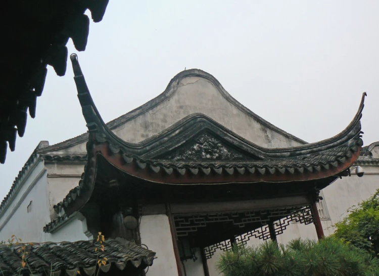 an old building with an open roof and large tiles on it