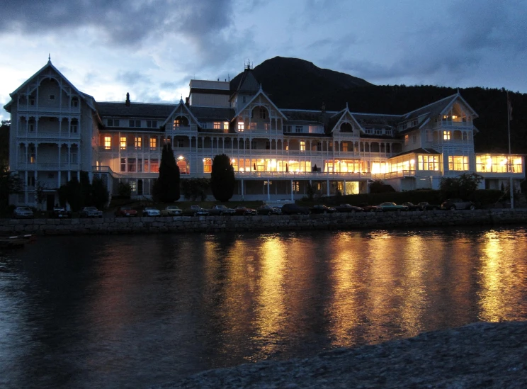 an image of a beautiful building lit up at night