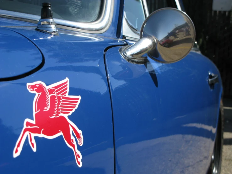 a close up of the tail fin of a car